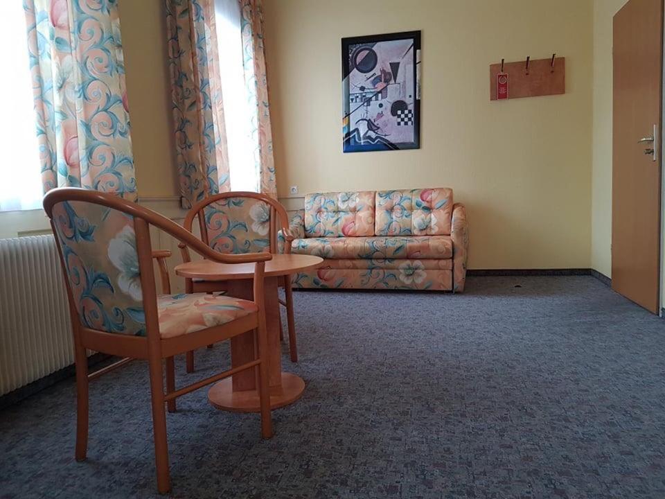 פלבך Traube Hotel Oeffingen מראה חיצוני תמונה